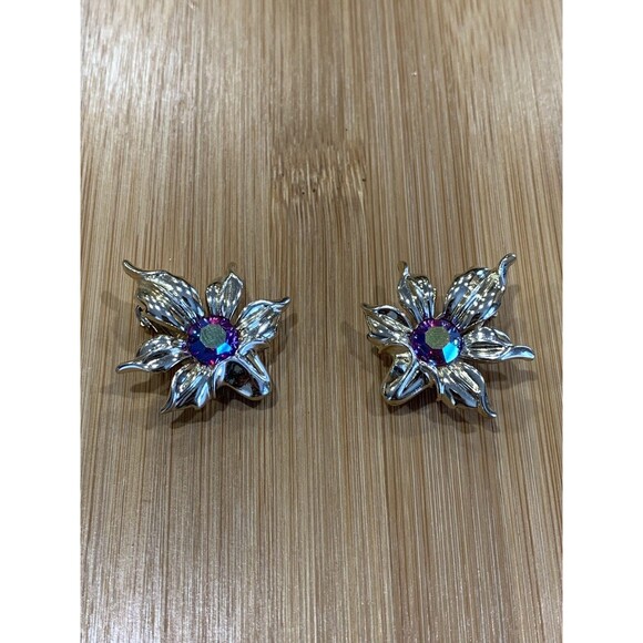 Emmons 1950's Purple Red Aurora Borealis Crystal Flower Clip On Earrings - Picture 3 of 5
